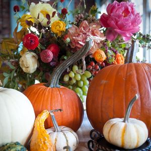 75 Thanksgiving Table Decoration Ideas - Zelen Home #thanksgivingdecor #thanksgivingcenterpieces